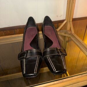 Chic Black Leather Loafers for Women
